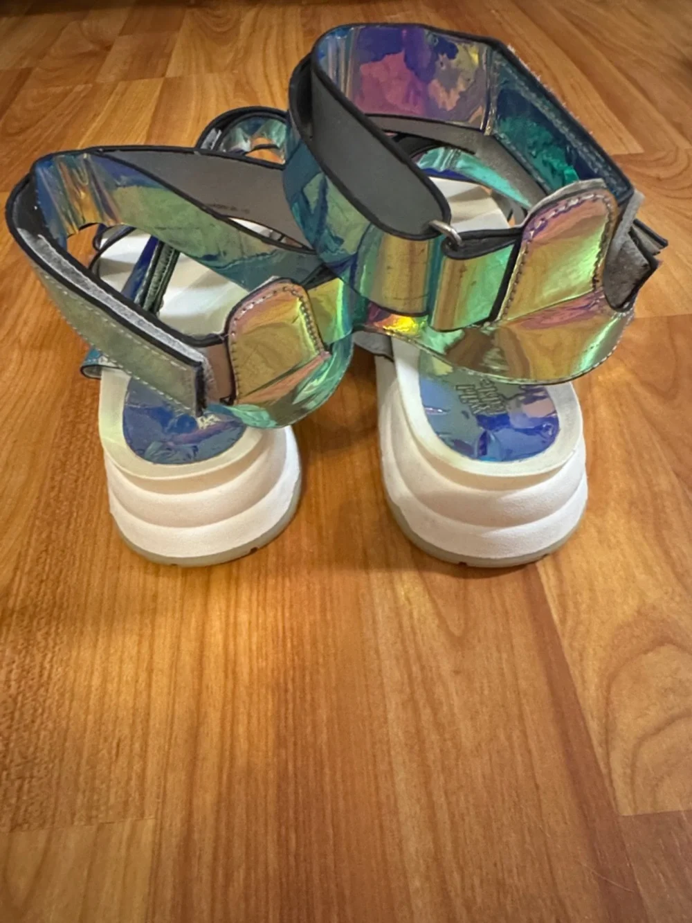 Wild Fable Kaya Gladiator Sandals Holographic - Picture 5 of 7